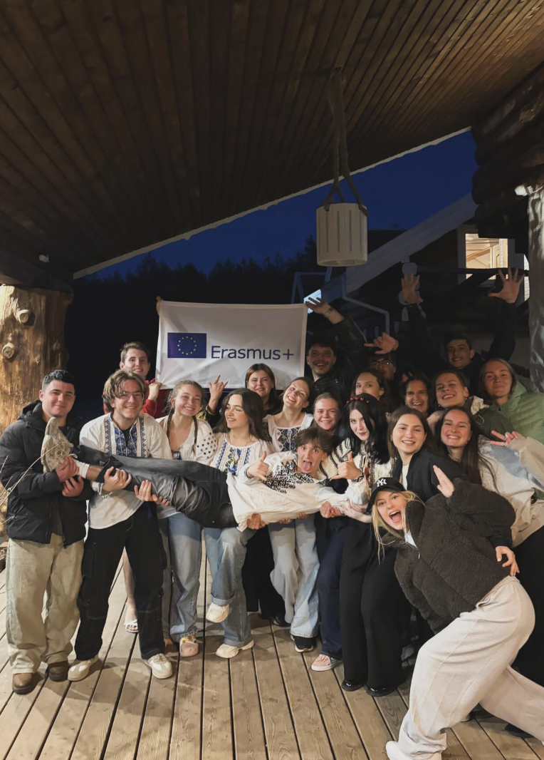 Erasmus KA105: UnLock your conflict